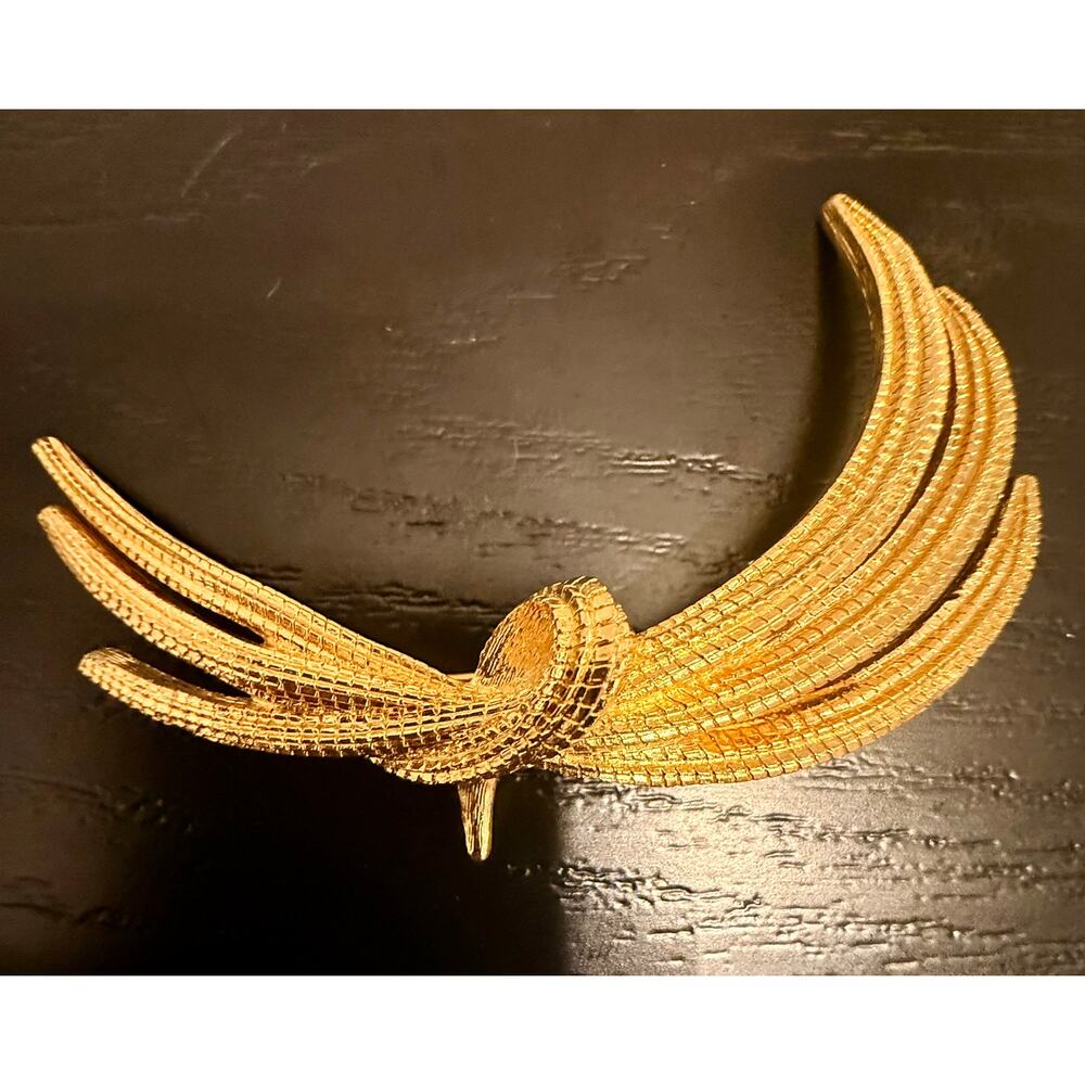 Vintage Signed Monet Gold Tone Textured Spray Brooch